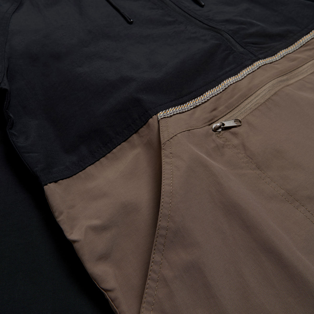 Santa Cruz Break Trail Anorak Unlined Jacket - Black/Brown image 4