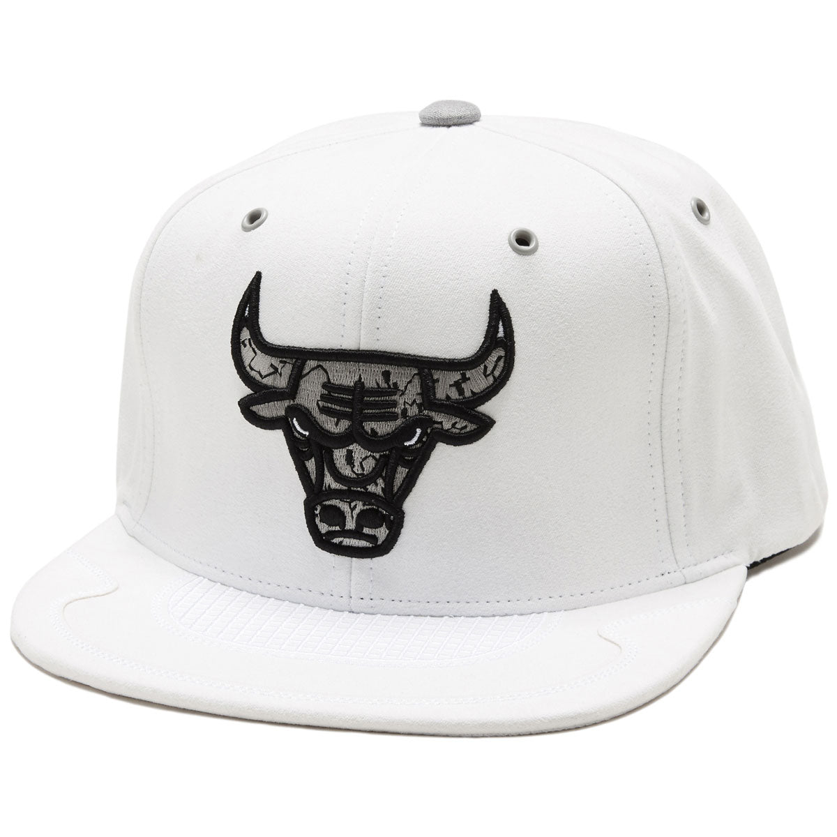 Mitchell & Ness x NBA Day 4 Snapback Bulls Hat - White image 1
