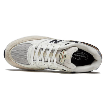 New Balance Andrew Reynolds 933 Wide Shoes - Sea Salt/Brown