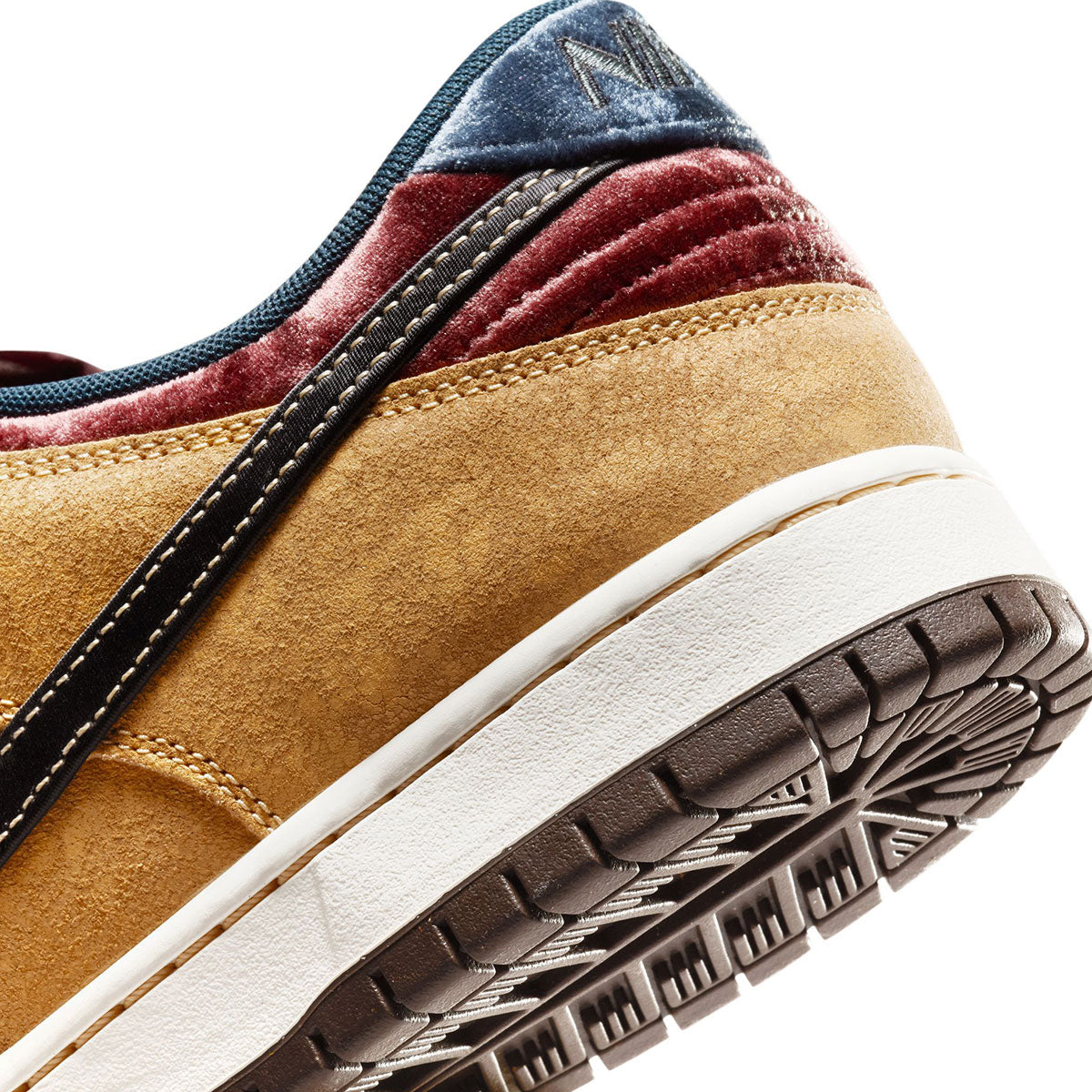 Nike sb dunks gold hot sale
