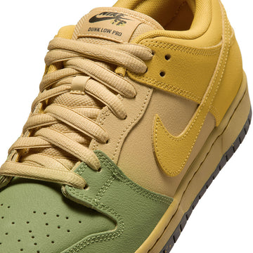 Nike SB Dunk Low Pro Shoes - Saffron Quartz/Saffron Quartz/Pear