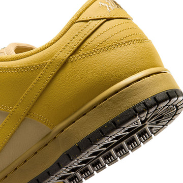 Nike SB Dunk Low Pro Shoes - Saffron Quartz/Saffron Quartz/Pear